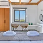Zamira * Isterni (Paros)
