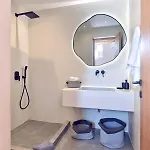 Zamira * Isterni (Paros)
