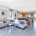 וילה Zamira *