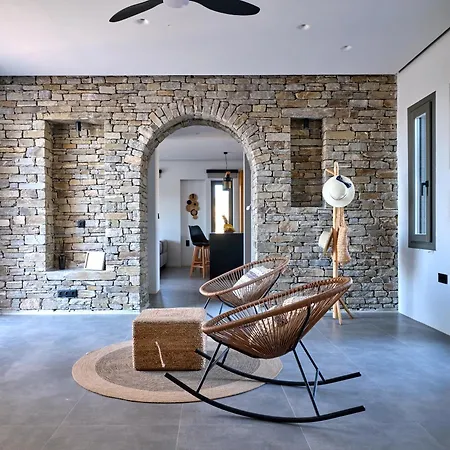 Zamira Villa *