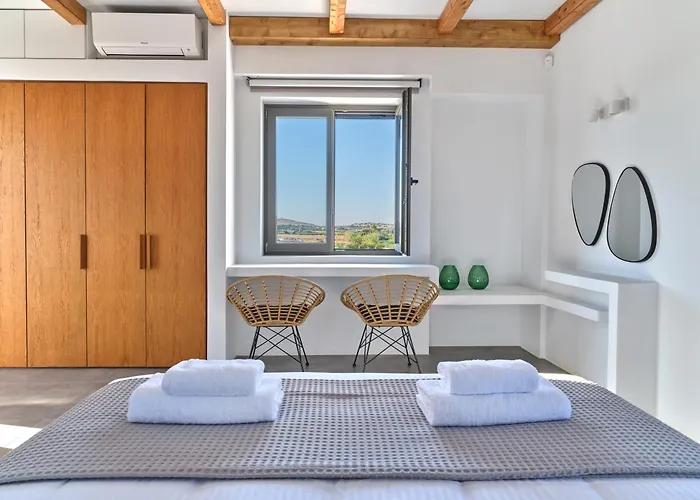 Zamira * Isterni (Paros)